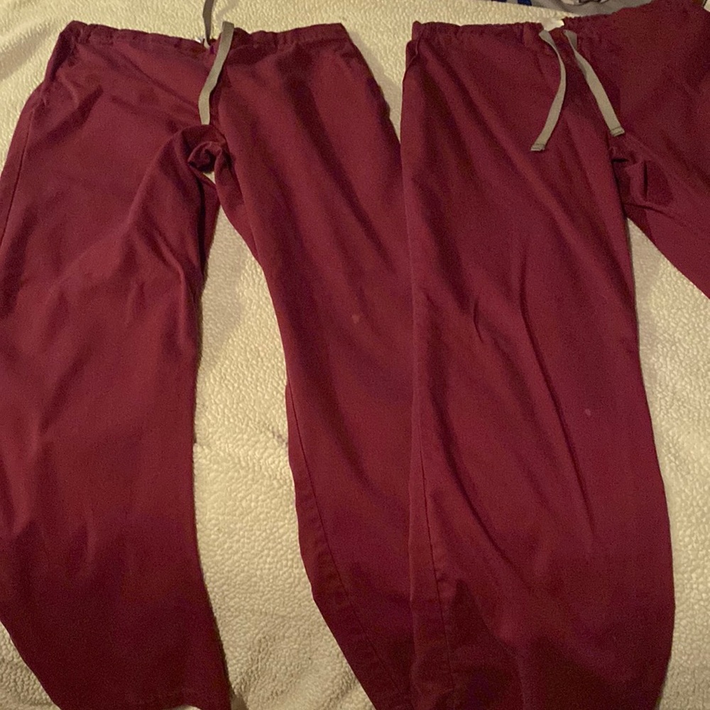 2 pair of WonderWink women’s scrub pants.